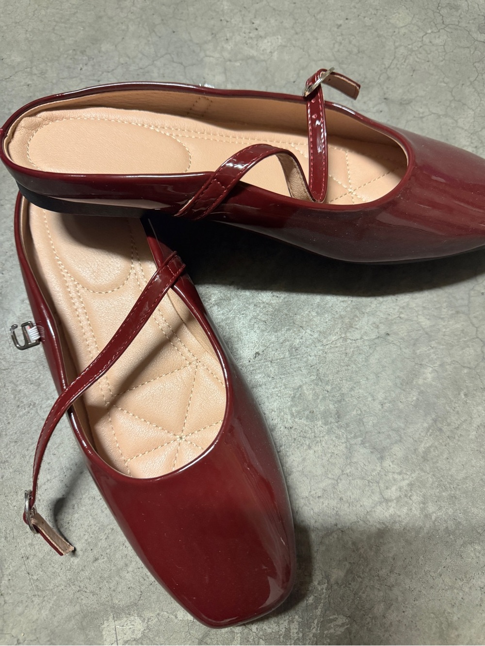 Women’s Patent Mary Jane Flats in Burgundy